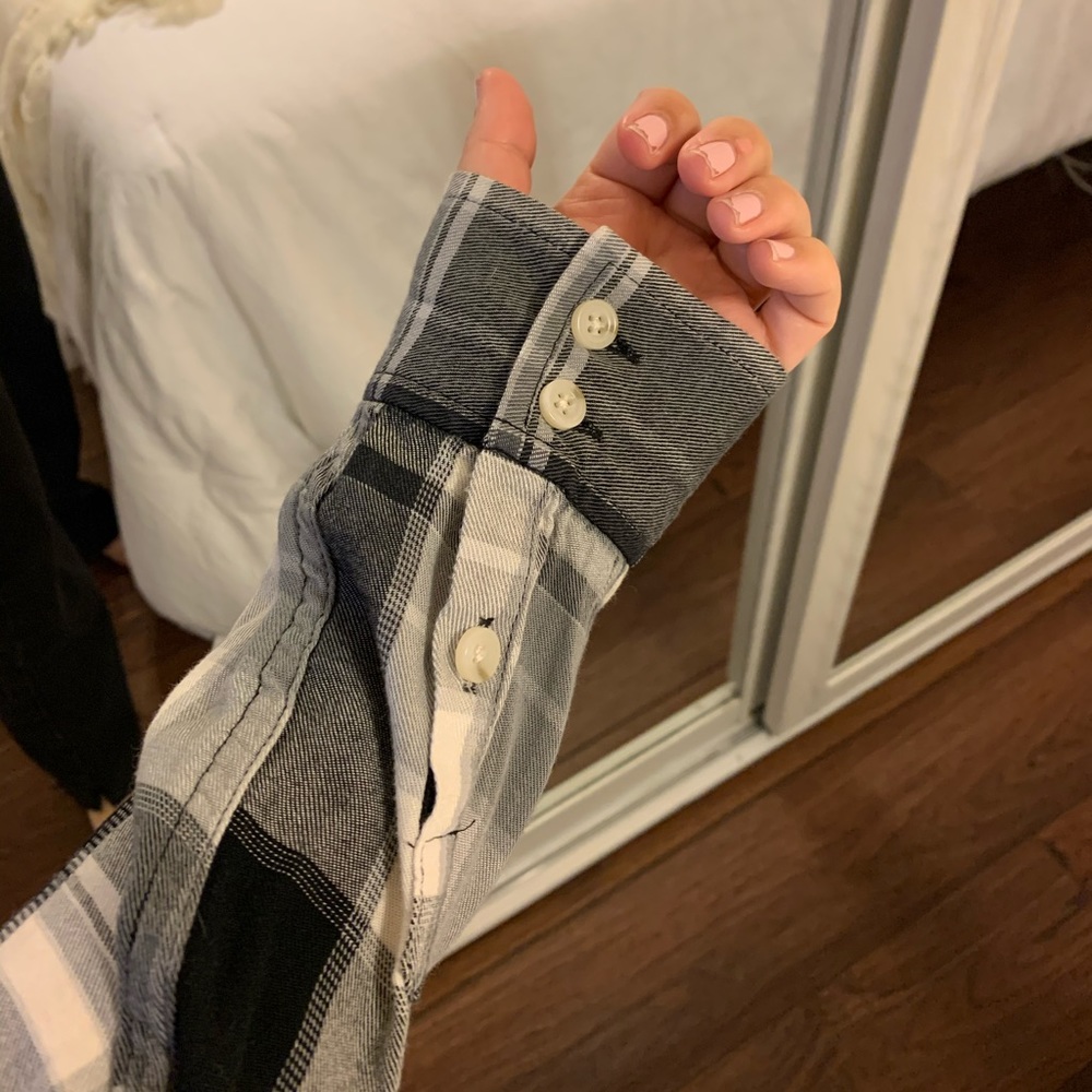 Button Up Top - Picture 6 of 6